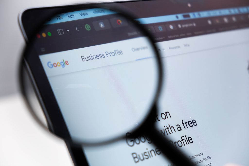 AdobeStock 693234119 Editorial Use Only Google Business Profile : gestion de fiche d'établissement
